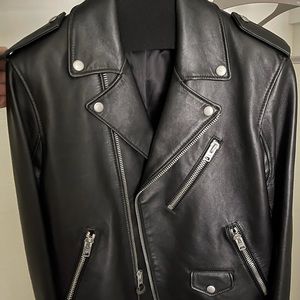 Like new men’s coach leather jacket. Only worn around 5 times.